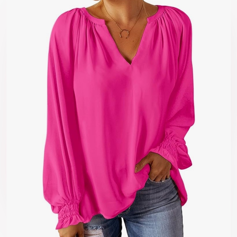 BRAND NEW w/o tags!  No Name Pink Long Sleeve Top V-Neck Front Lined Med.
